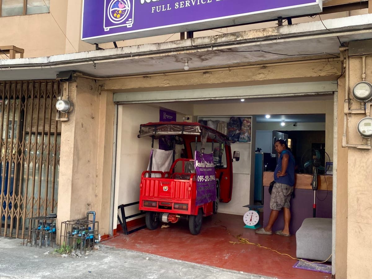 Kambal Labada laundry shop in San Juan