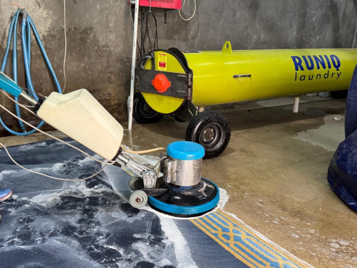 LAUNDRY SELF SERVICE | RUNIQ LAUNDRY | kiloan,satuan,cuci karpet,stroller,helm,sepatu