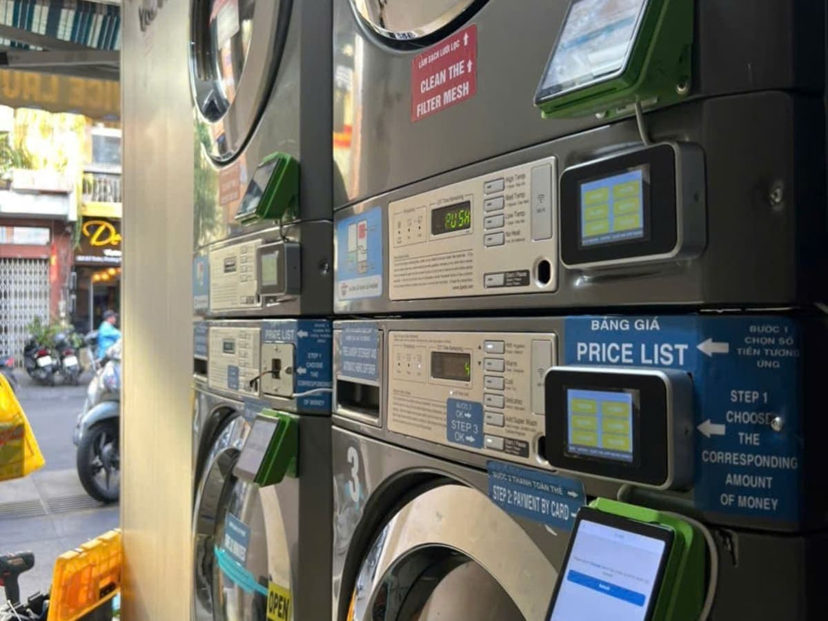 Self service laundry - Giặt sấy tự động laundromat Hanoi Sky Wash laundry shop in Hanoi