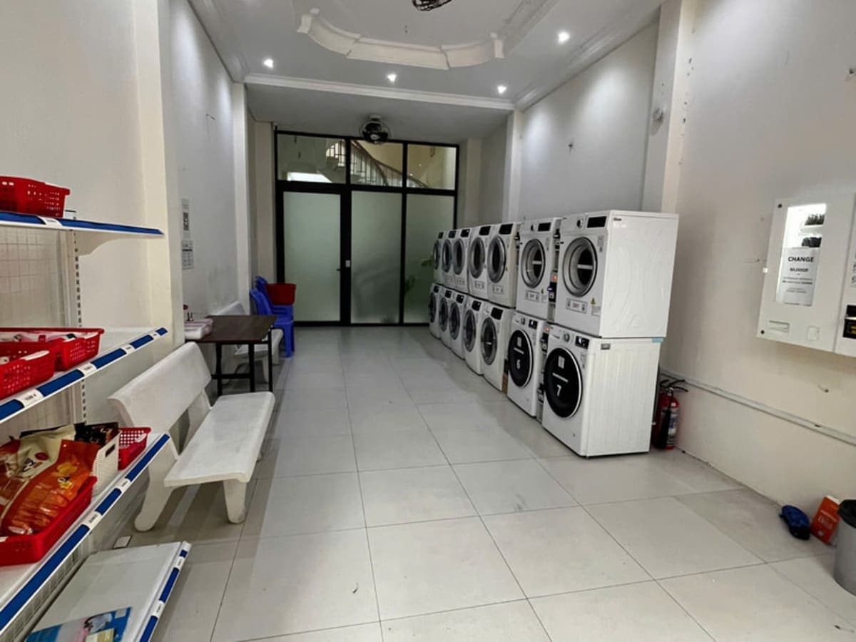 Dan's Wash & Stay - Self Service Laundry & Storage Luggage