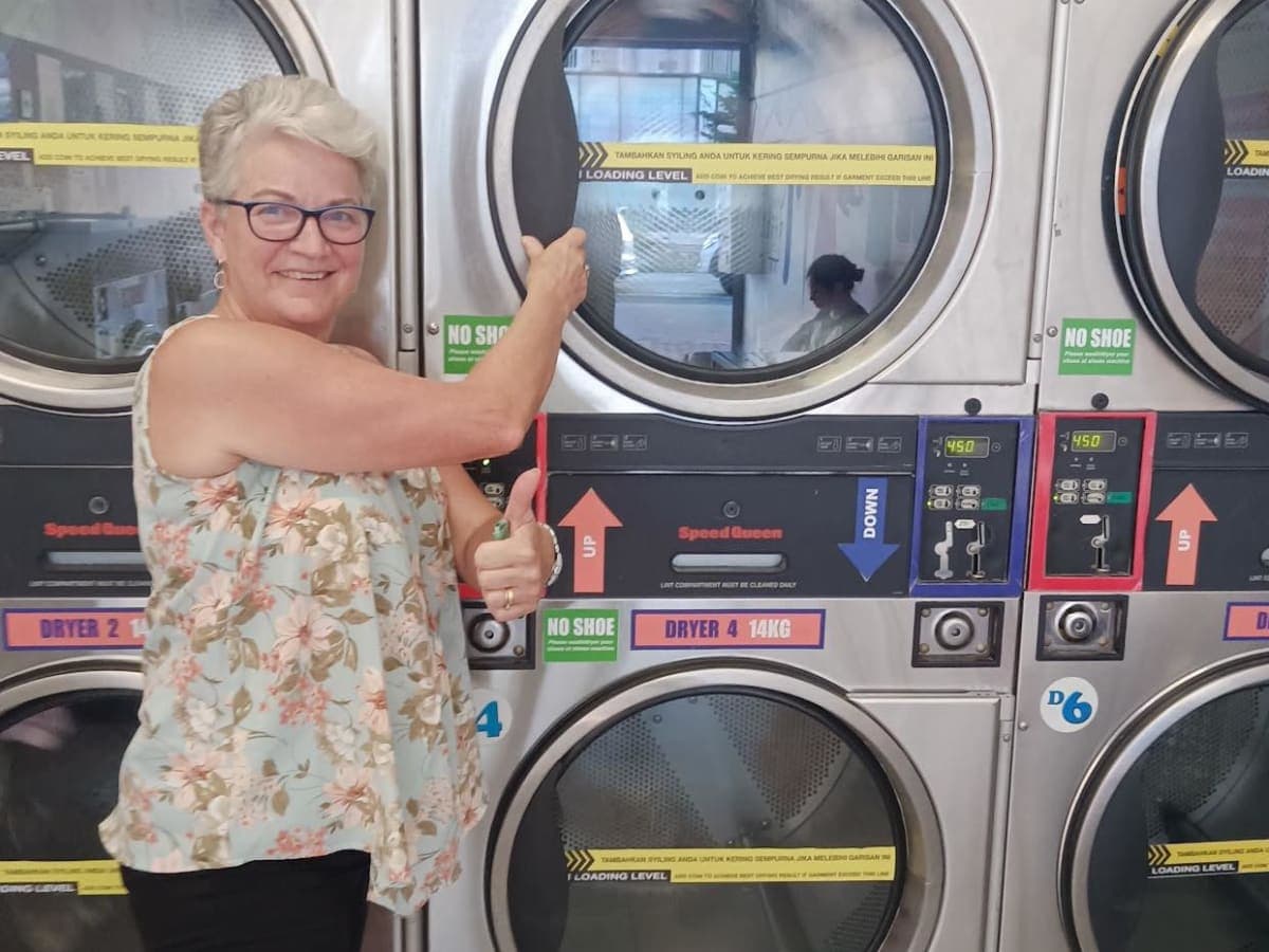 Happy Laundromat • Nagasari
